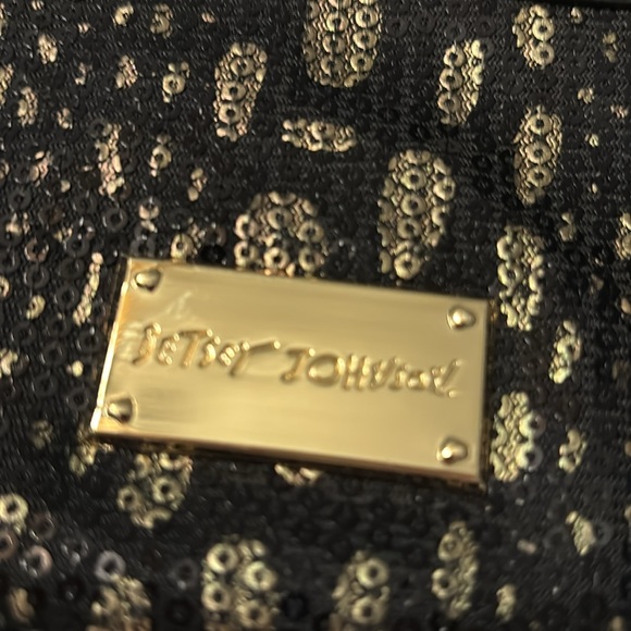 Jersey Johnson Wristlet - Picture 2 of 4